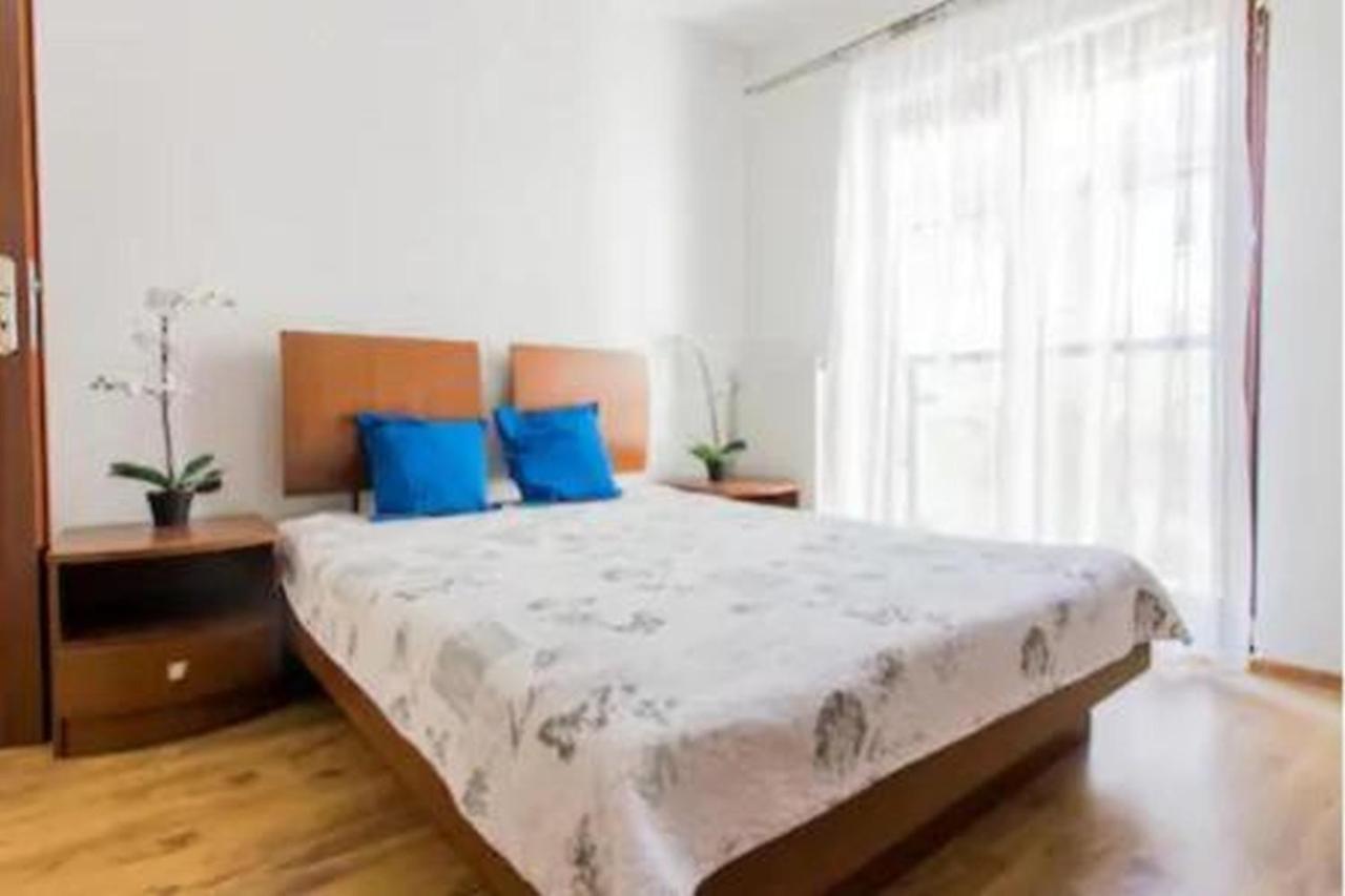 Comfy And Bright - Old Town Apartment *