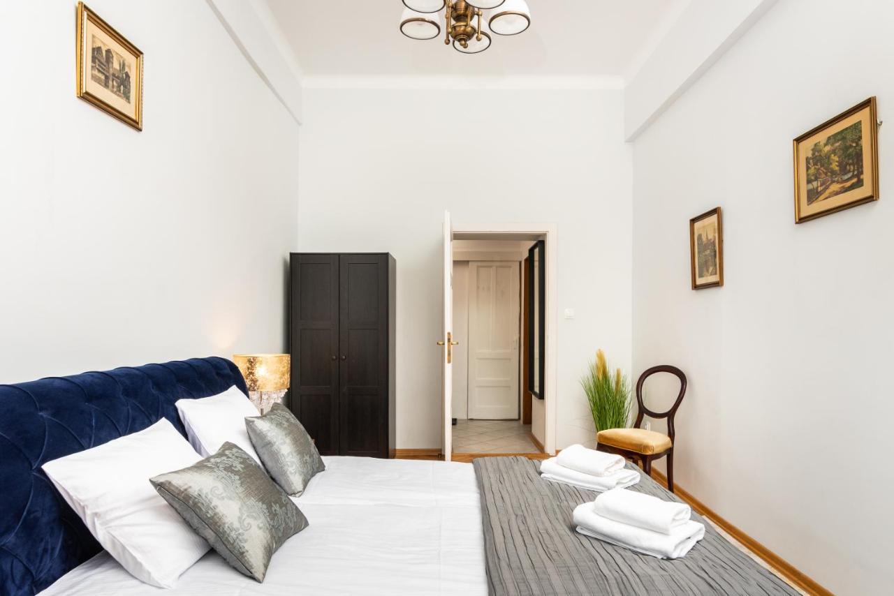 Plac Nowy - The Heart Of Jewish Quarter - By Upstairs * Krakau
