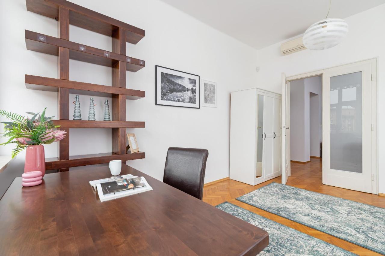 Slowacki Avenue Family Cracow By Renters Apartment Krakow