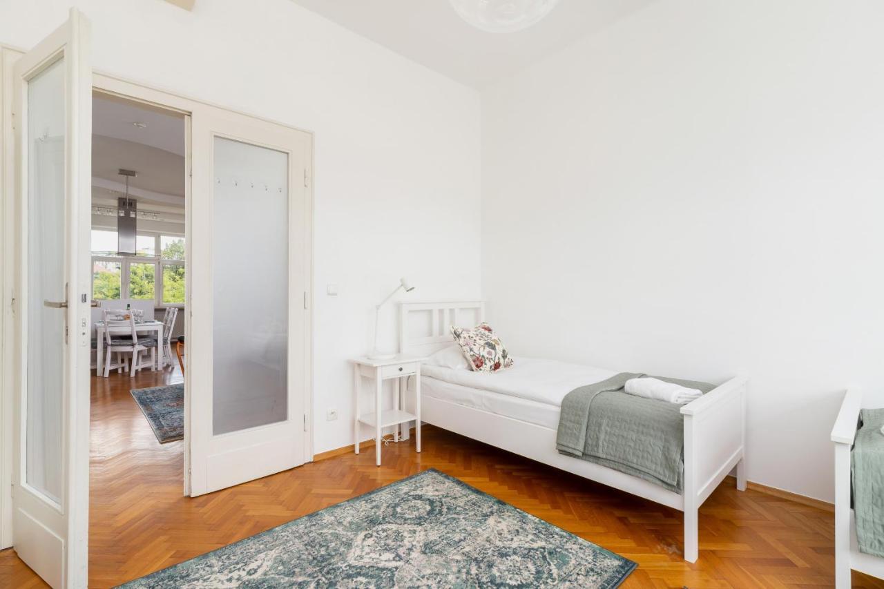 Slowacki Avenue Family Cracow By Renters Apartment *