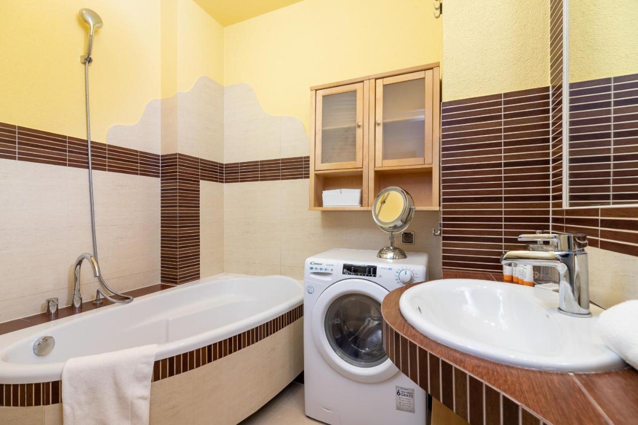 Slowacki Avenue Family Cracow By Renters Apartment *