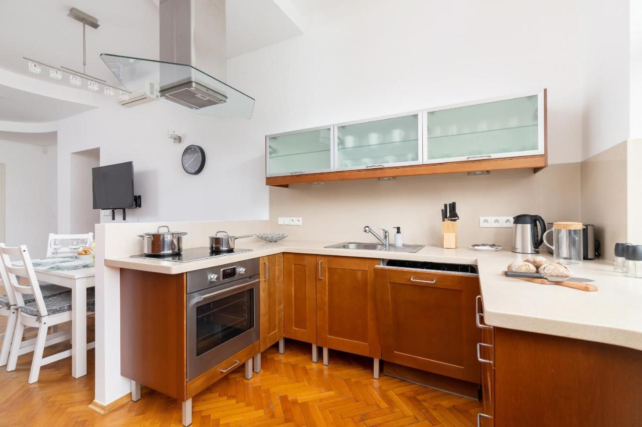 Slowacki Avenue Family Cracow By Renters Apartment