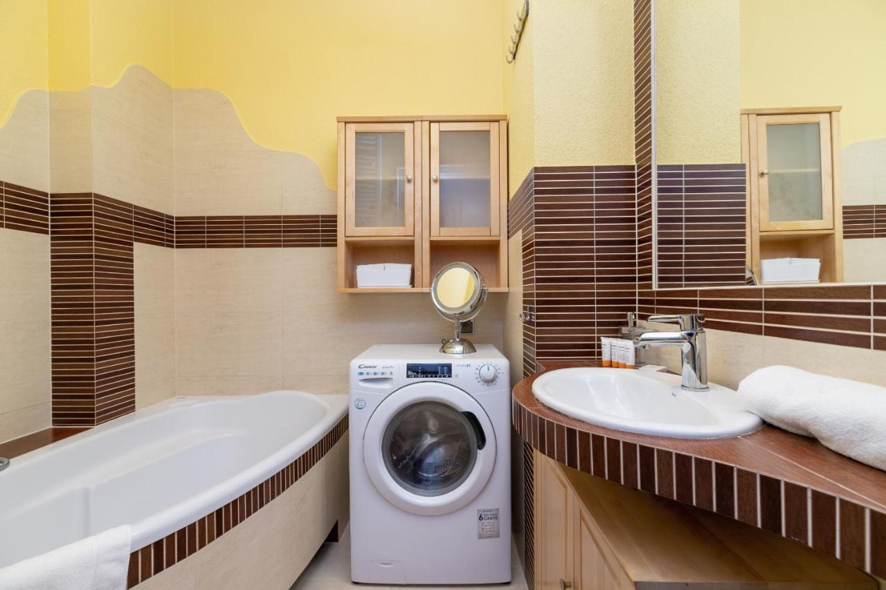 Slowacki Avenue Family Cracow By Renters