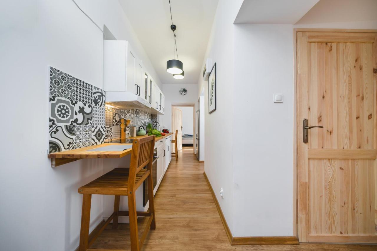 Apartment 3 Bedroom In The Heart Of Cracow - By Upstairs Krakow