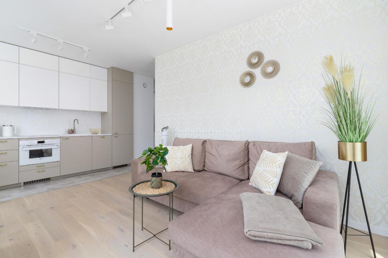 Apartment With Balcony & Parking Mogilska By Renters Prestige