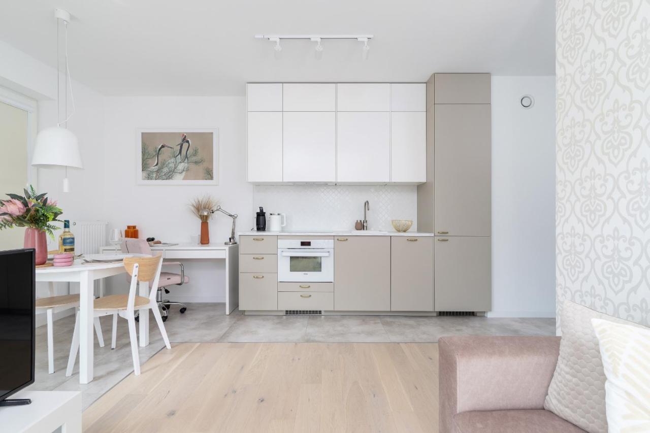 With Balcony & Parking Mogilska By Renters Prestige Apartment Krakau