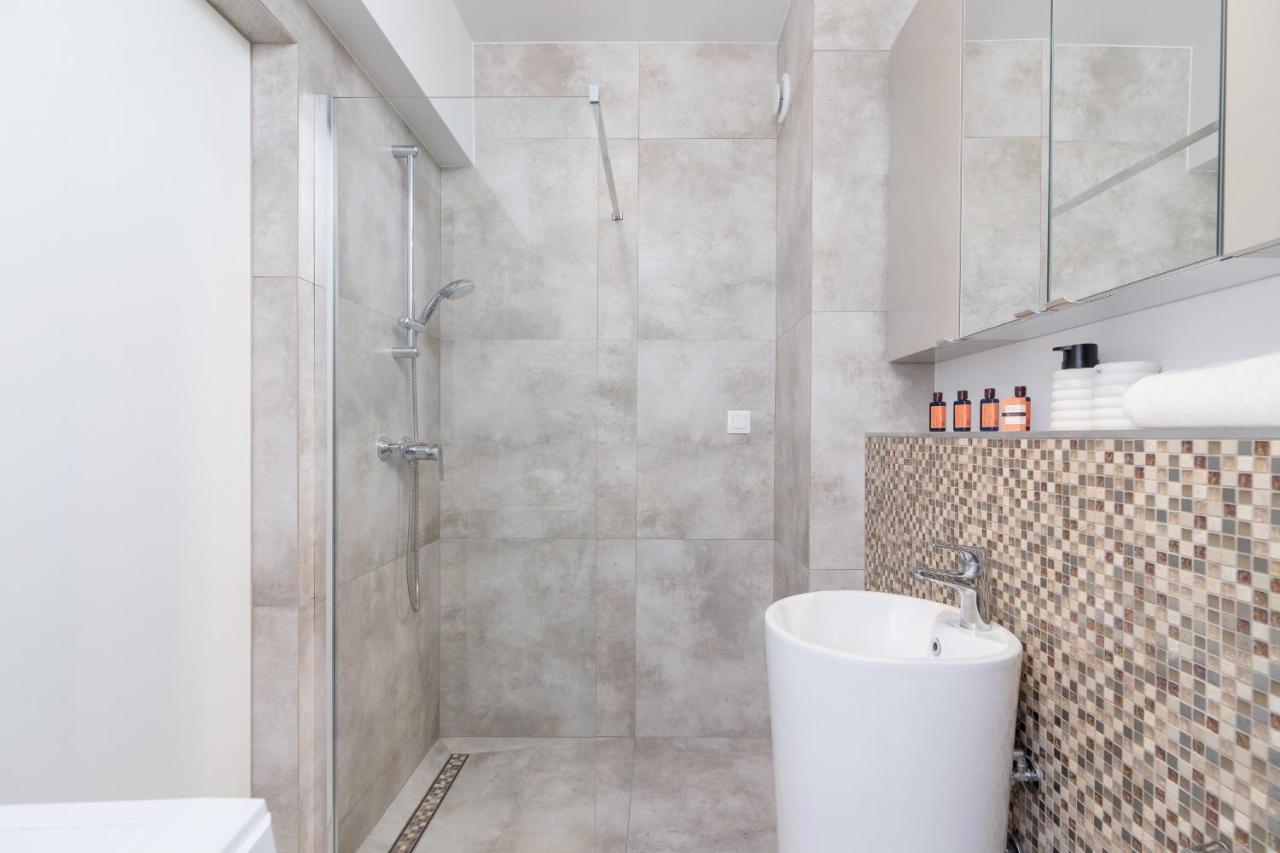 With Balcony & Parking Mogilska By Renters Prestige * Krakau