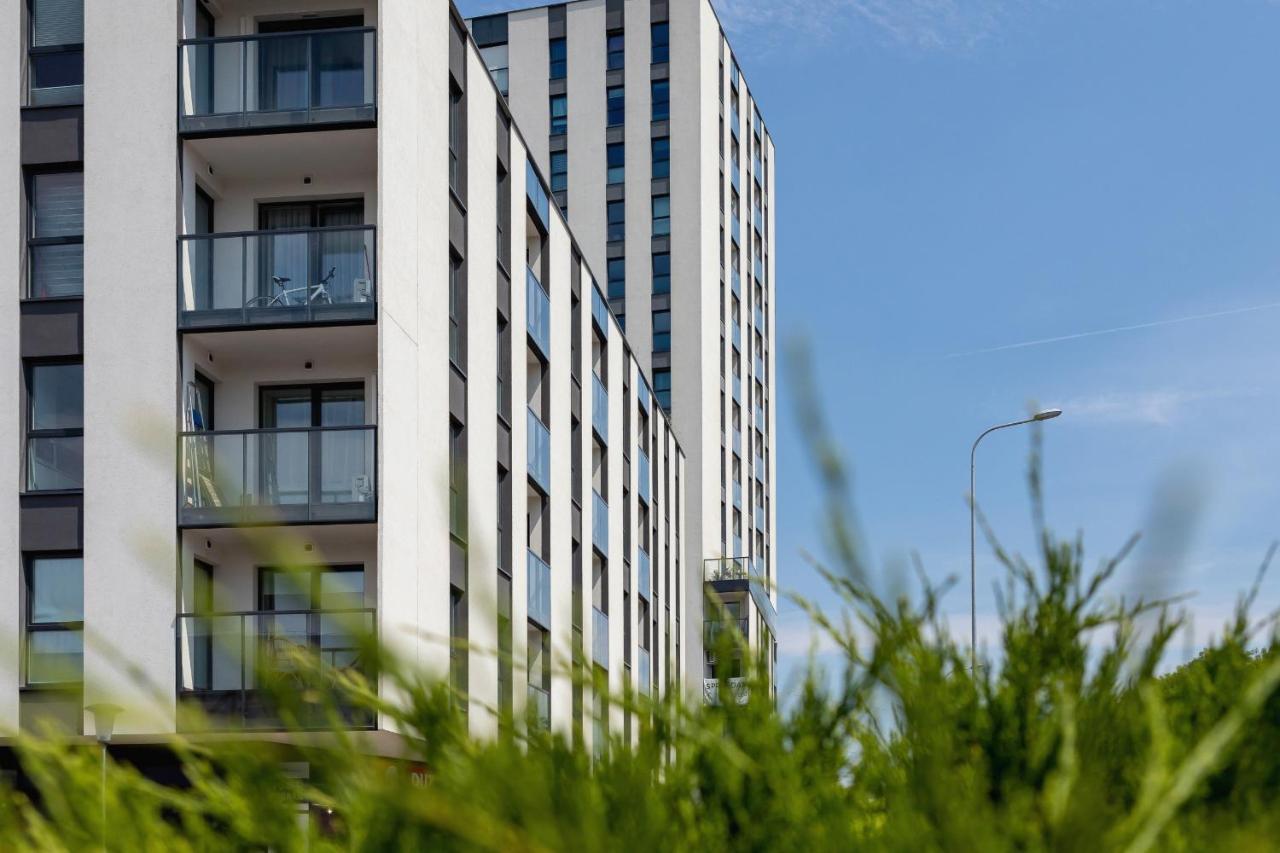 With Balcony & Parking Mogilska By Renters Prestige Apartment Krakau
