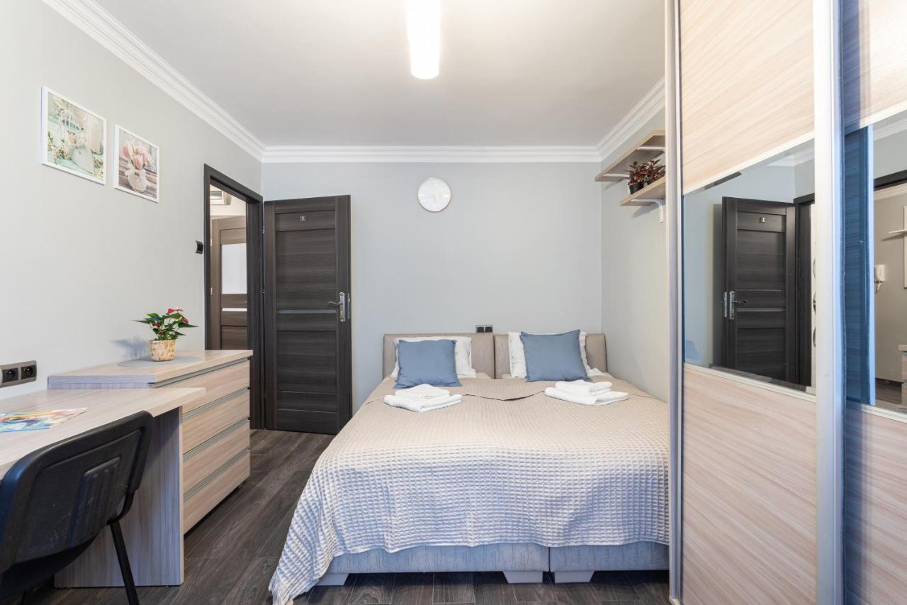 3 Bedrooms Comfy Flat Celarowska