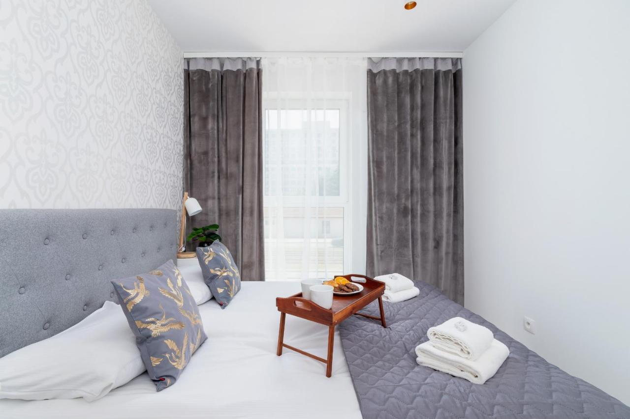 With Balcony & Parking Mogilska By Renters Prestige