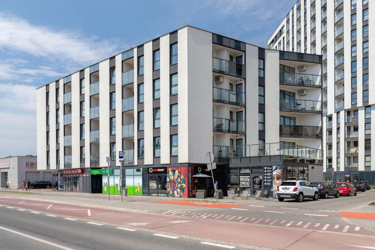 With Balcony & Parking Mogilska By Renters Prestige