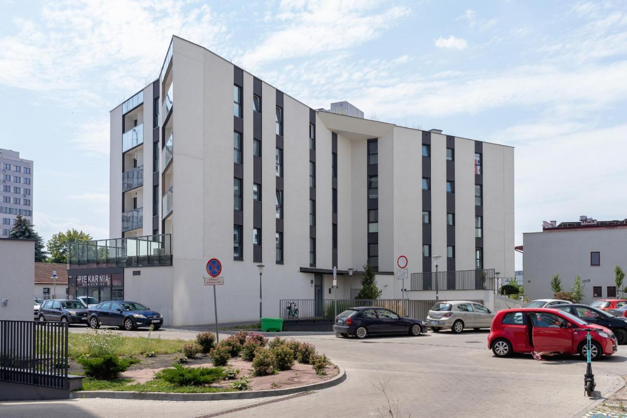 With Balcony & Parking Mogilska By Renters Prestige *