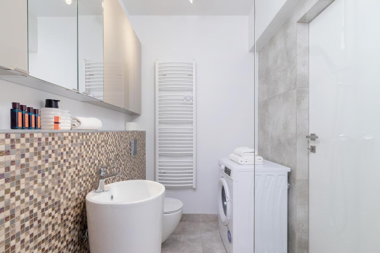 Apartment With Balcony & Parking Mogilska By Renters Prestige