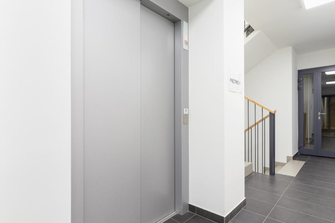 Apartment With Balcony & Parking Mogilska By Renters Prestige Krakau