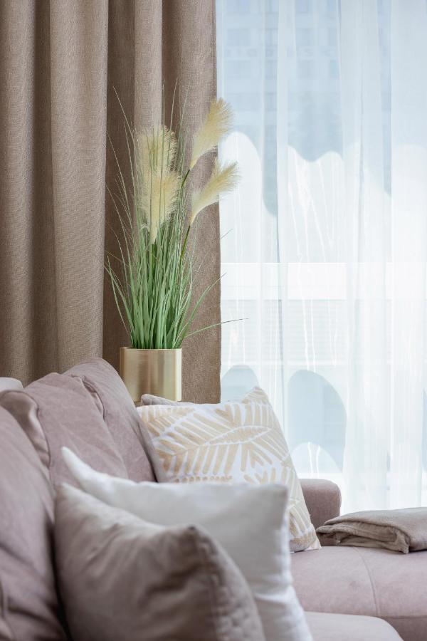 With Balcony & Parking Mogilska By Renters Prestige Apartment