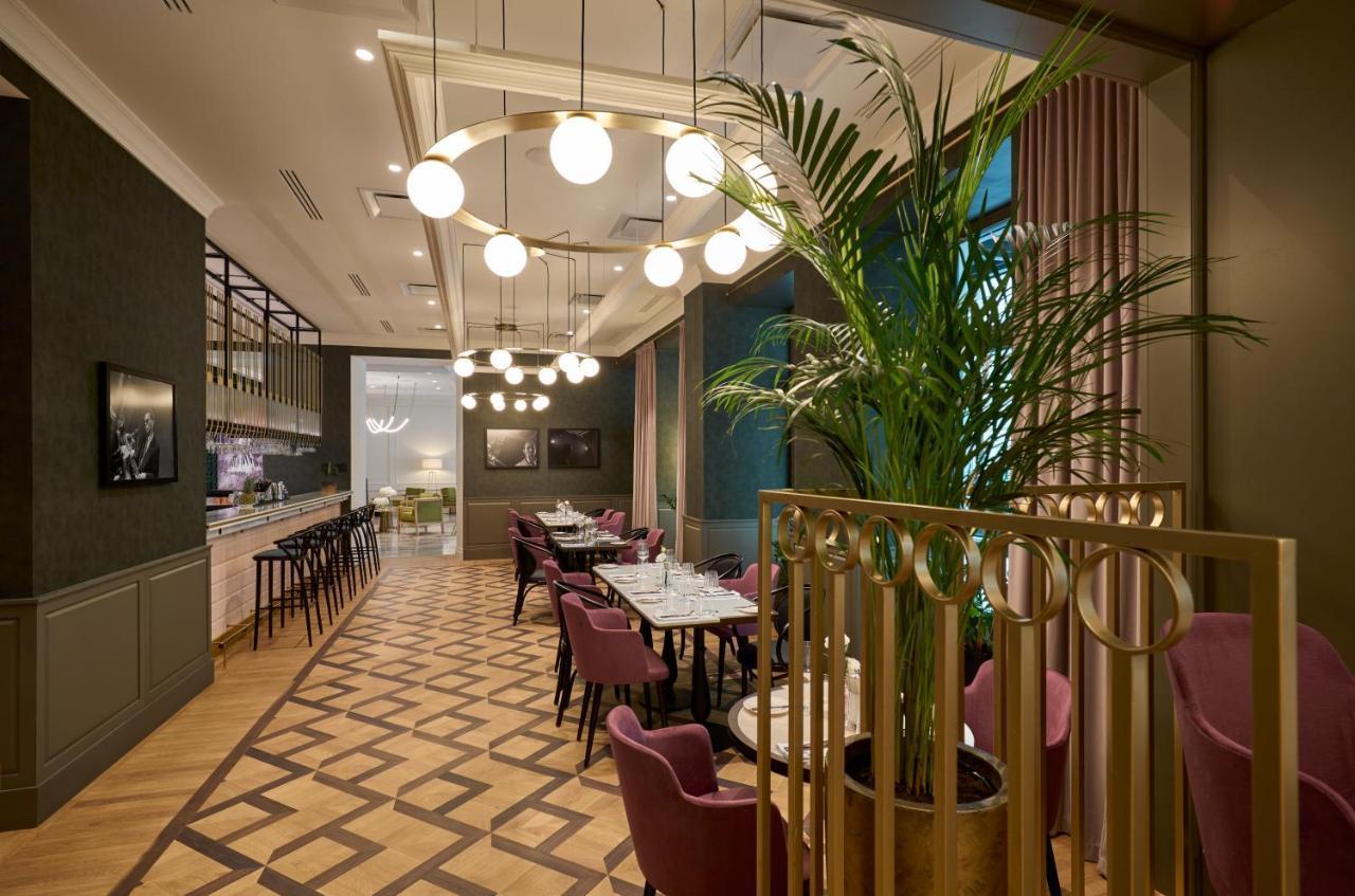 Saski Curio Collection By Hilton Krakau