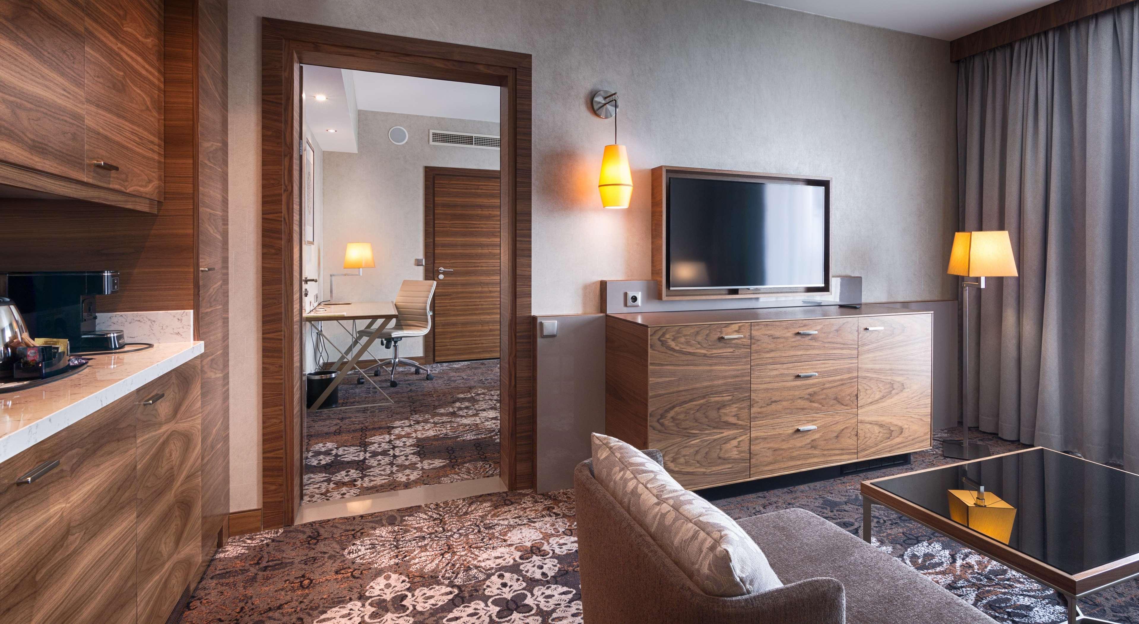 Doubletree By Hilton Hotel&convention Center