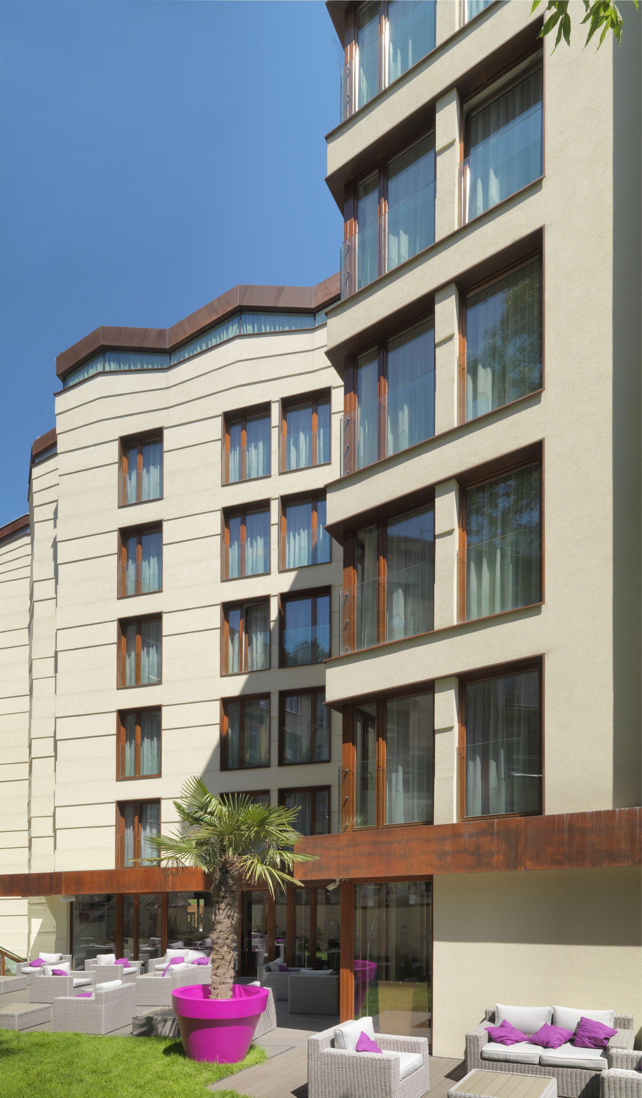 Hotel Leonardo Boutique Center 4*