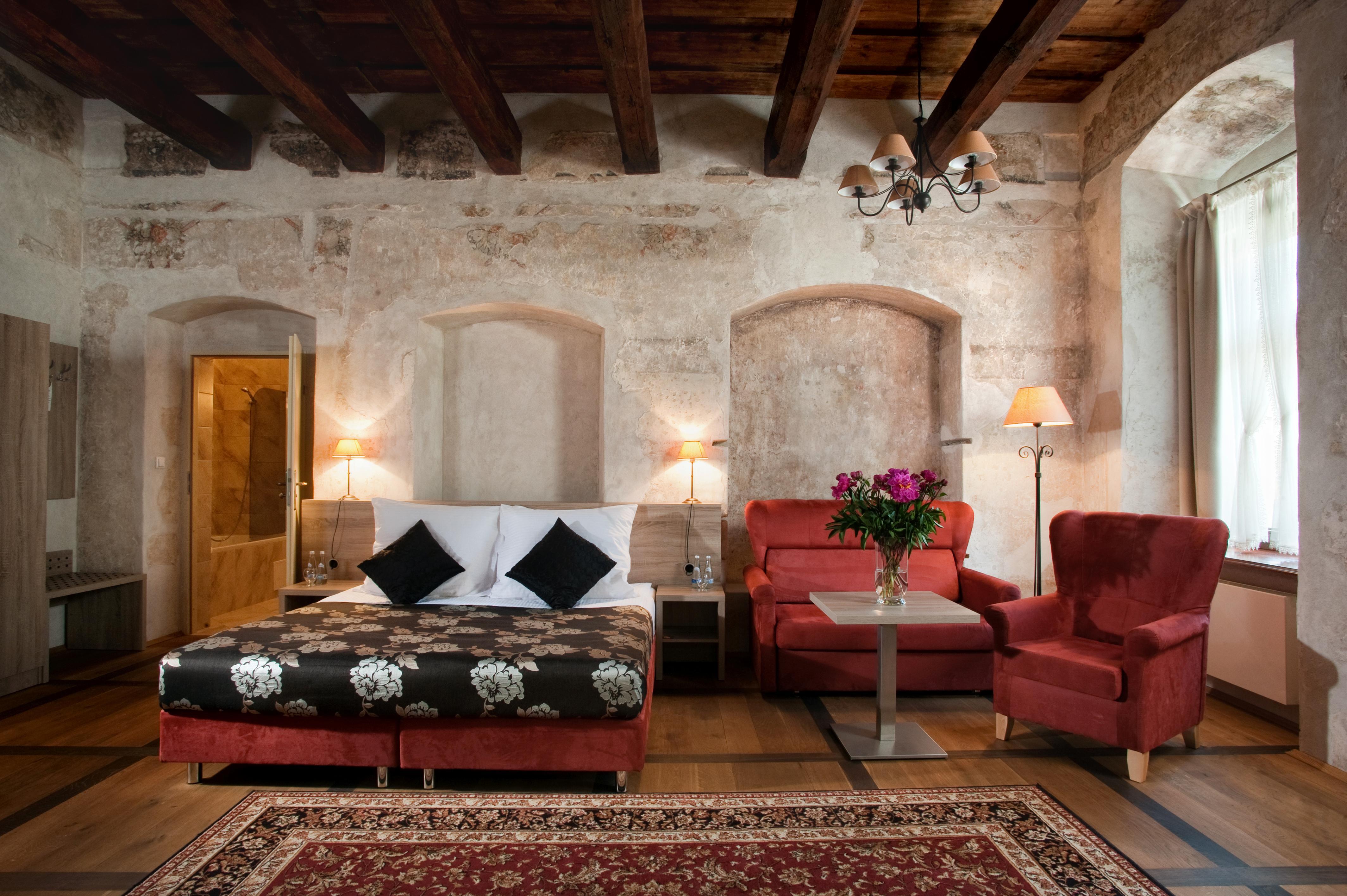 Santi Hotel 4*