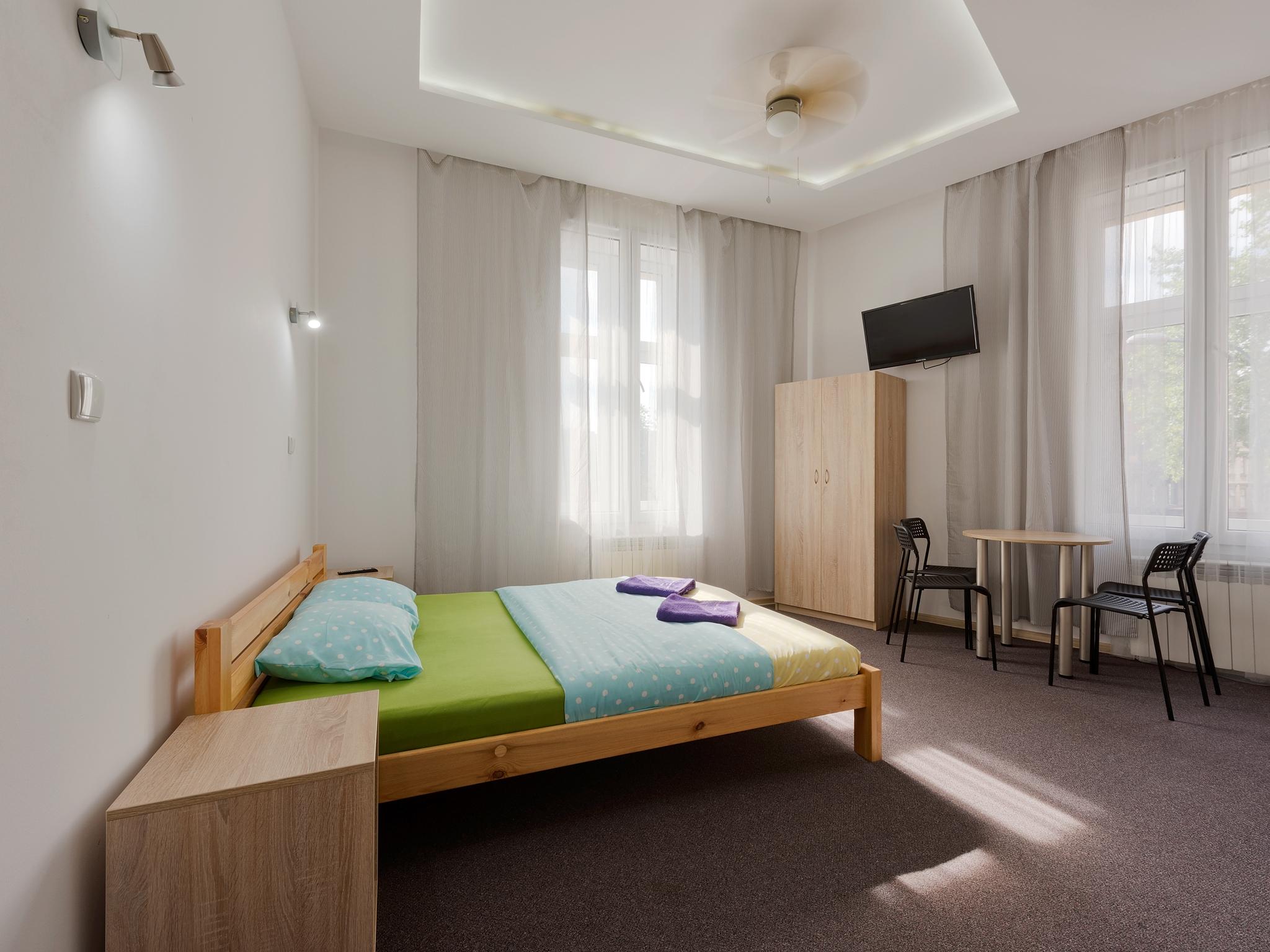 Hostel 70s *