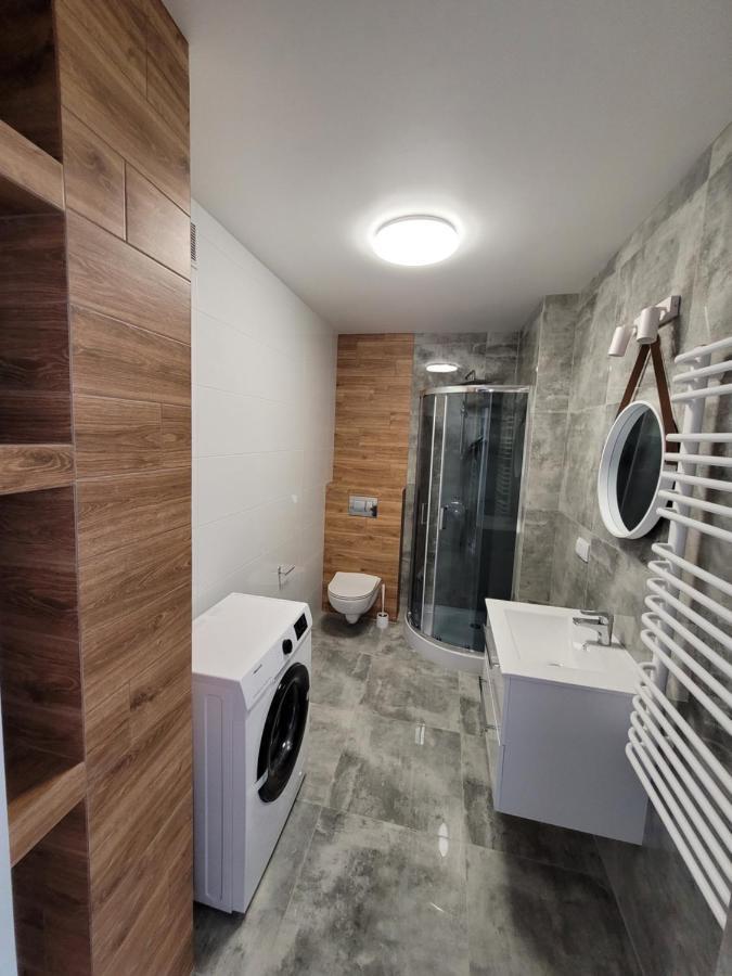 Uroczy W Kamienicy Nr. 8 *