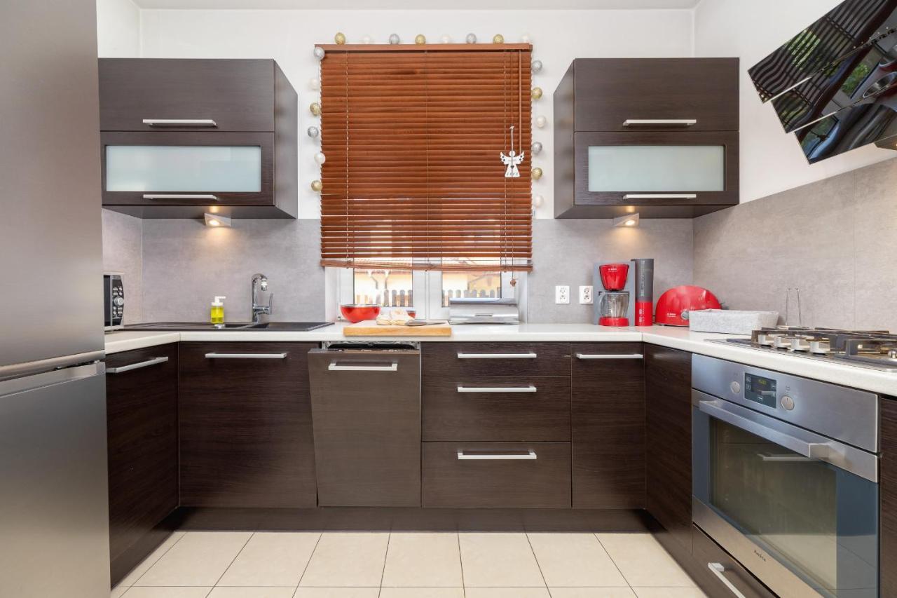 Three-bedroom House Czarnochowice By Renters Dom wakacyjny Kraków