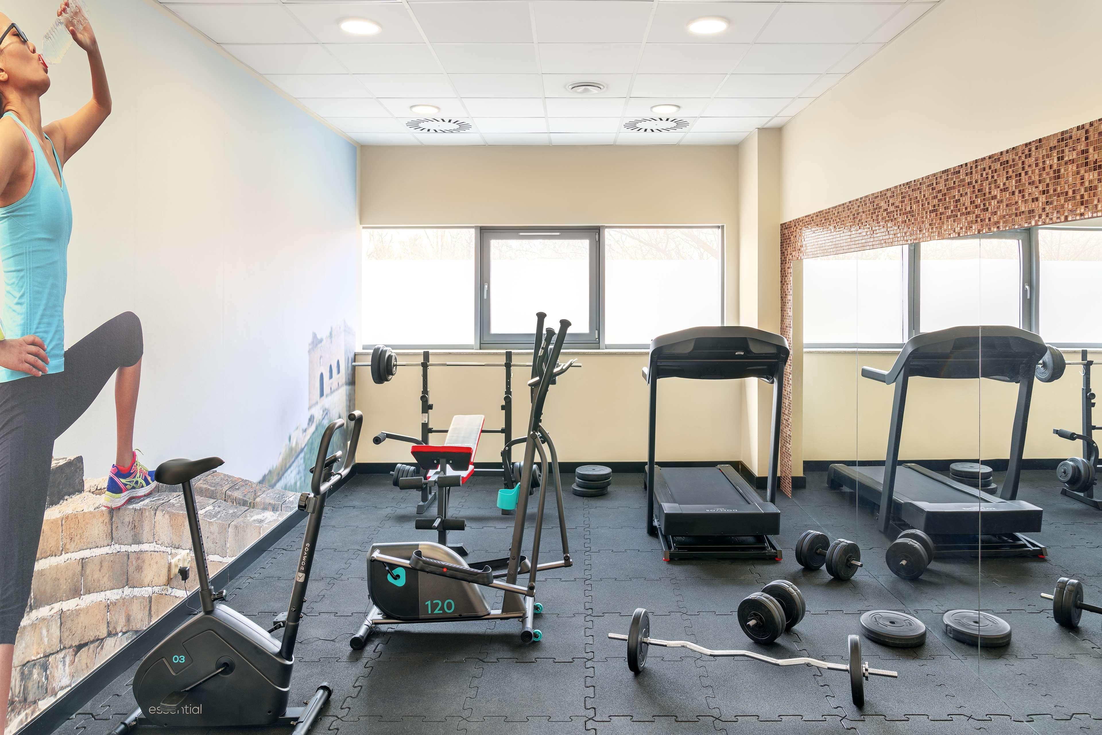 Hotel Metropolo By Golden Tulip 4*