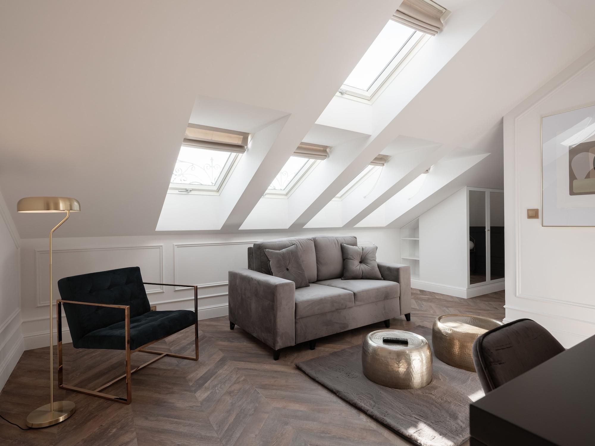 Palace Apartment *