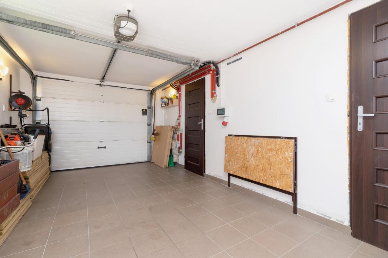 Three-bedroom House Czarnochowice By Renters Kraków