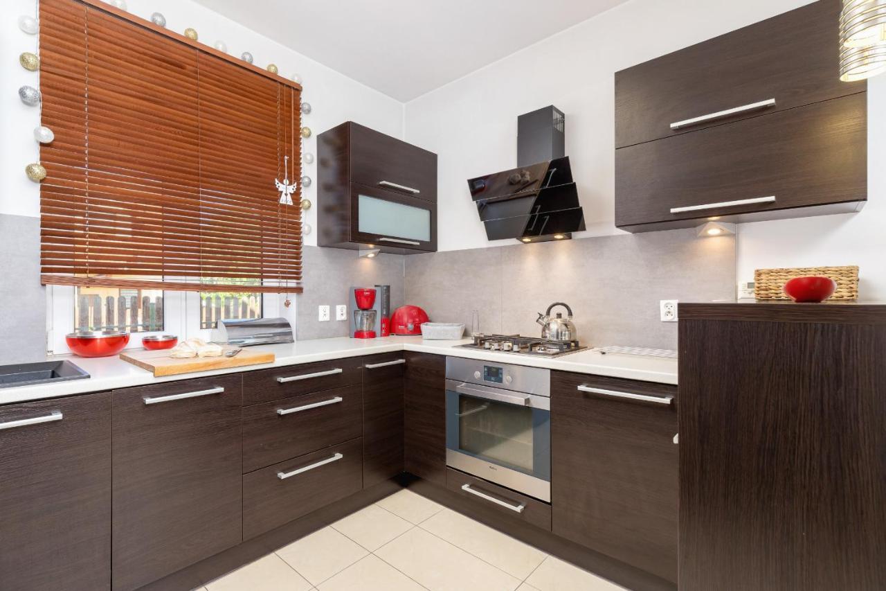 Three-bedroom House Czarnochowice By Renters *