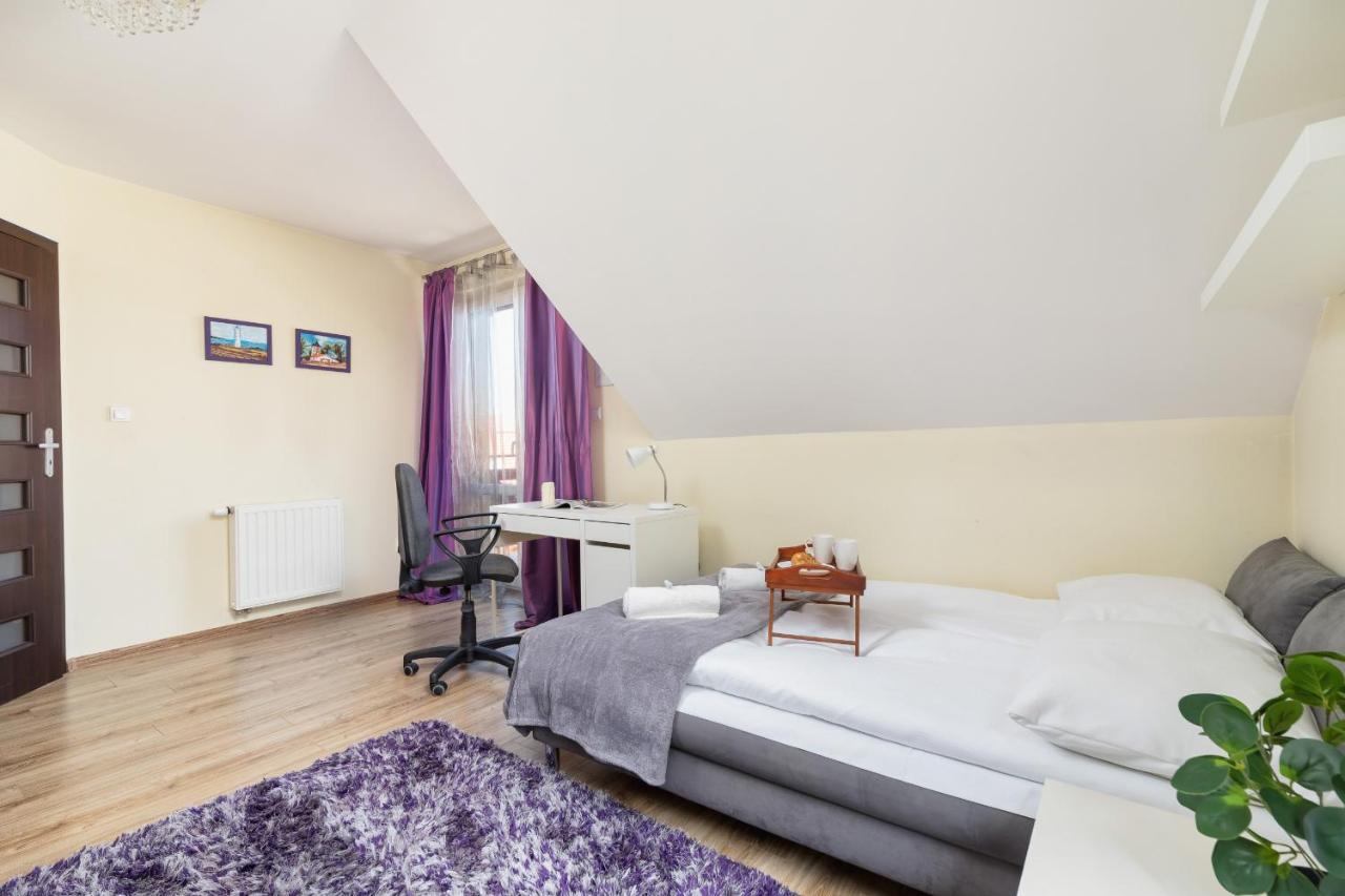Three-bedroom House Czarnochowice By Renters Dom wakacyjny Kraków