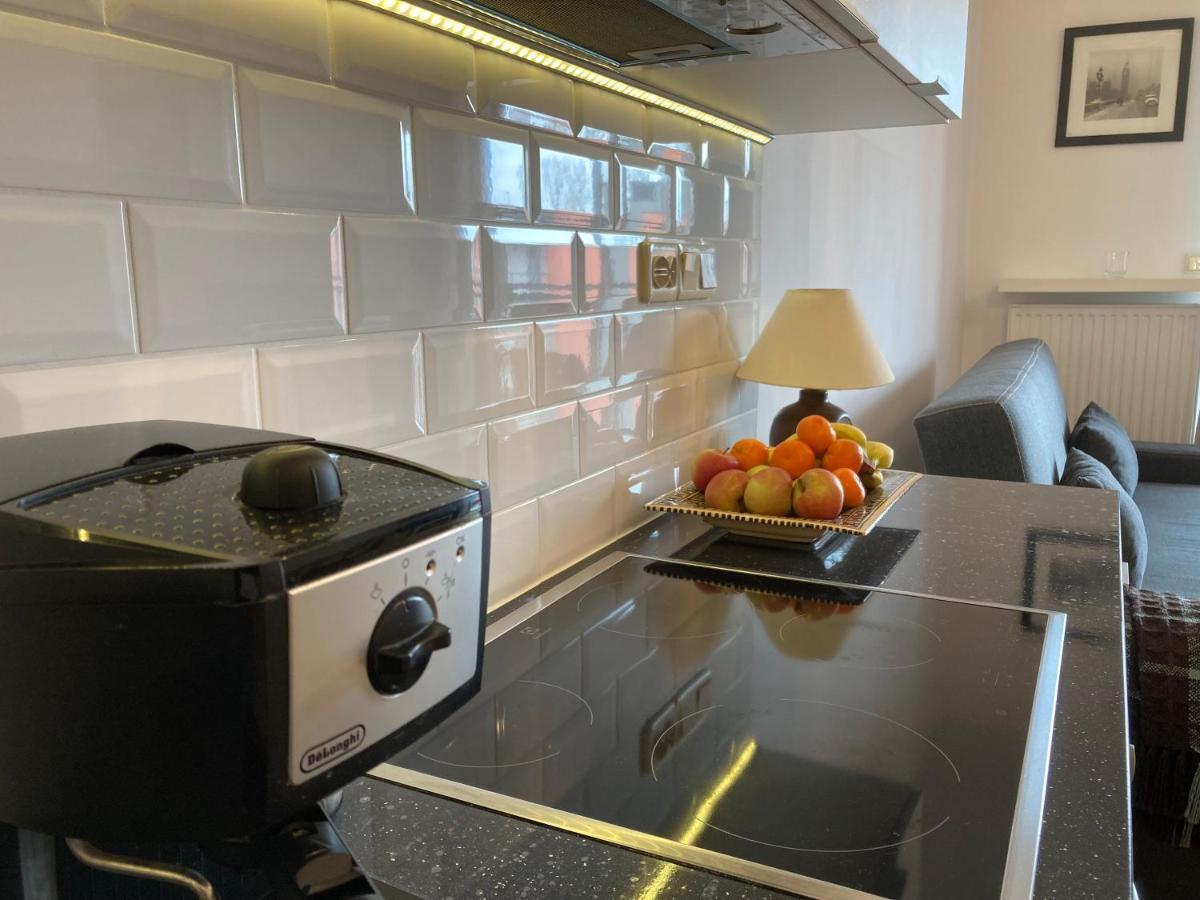 Modern In Centre Of +free Parking Apartment