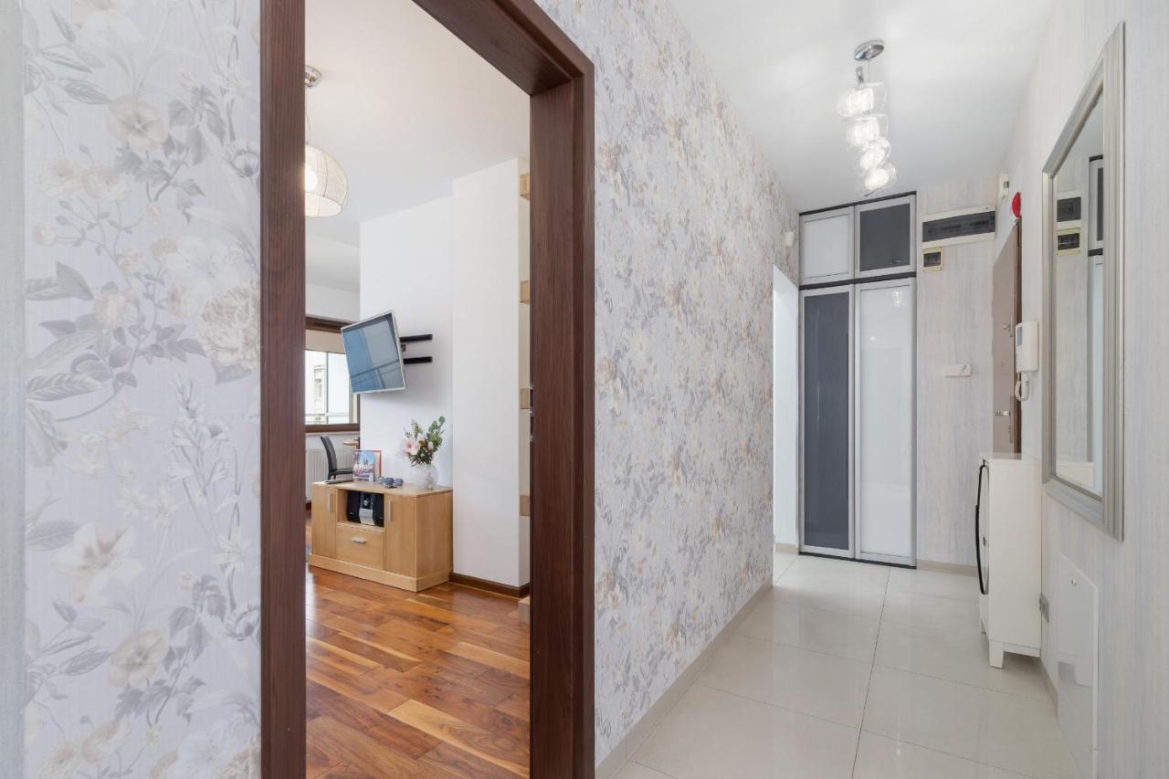 Blonia With Balcony By Renters Apartment Krakow