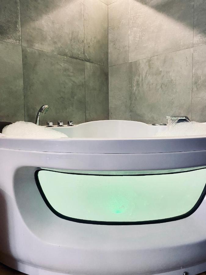 Premium Jacuzzi For Couples, Old Town *