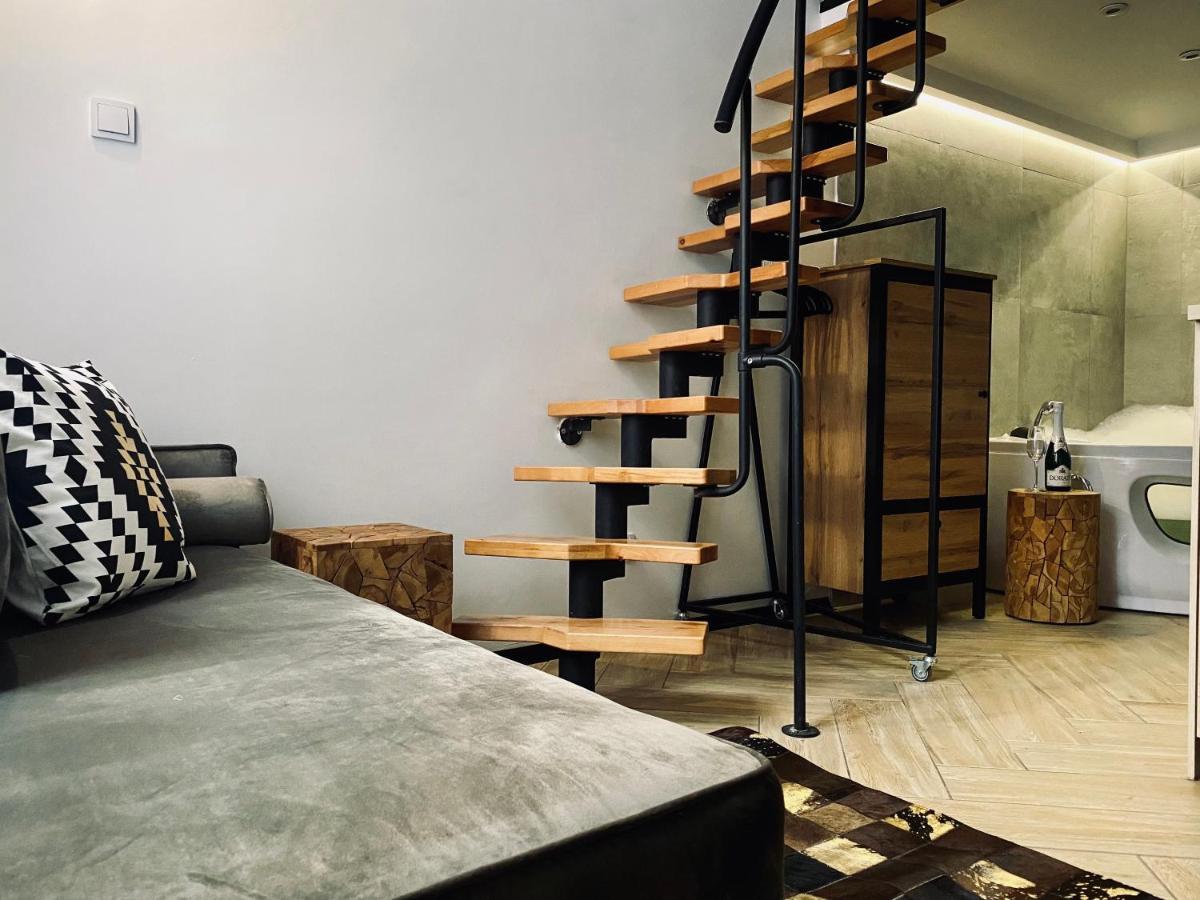 Premium Jacuzzi For Couples, Old Town Apartment