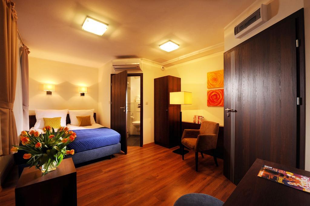 Armon Aparthotel 3*
