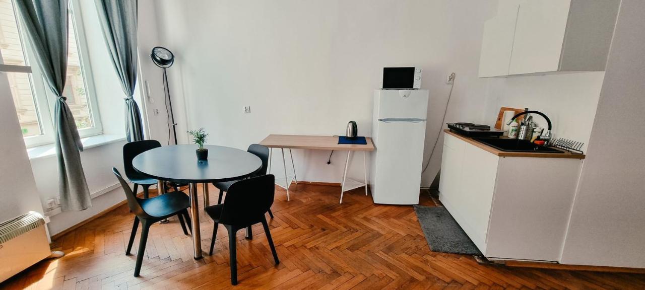 Batorego Apartment *