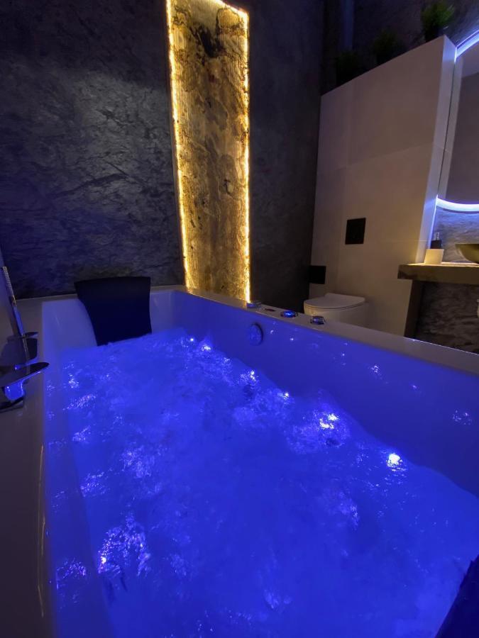 Silver Shine Jacuzzi