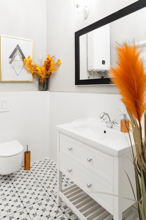 Glamorous In Heart Of Old Town Apartment