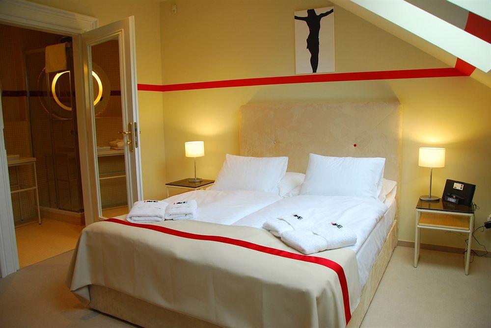 Home Hotel Aparthotel
