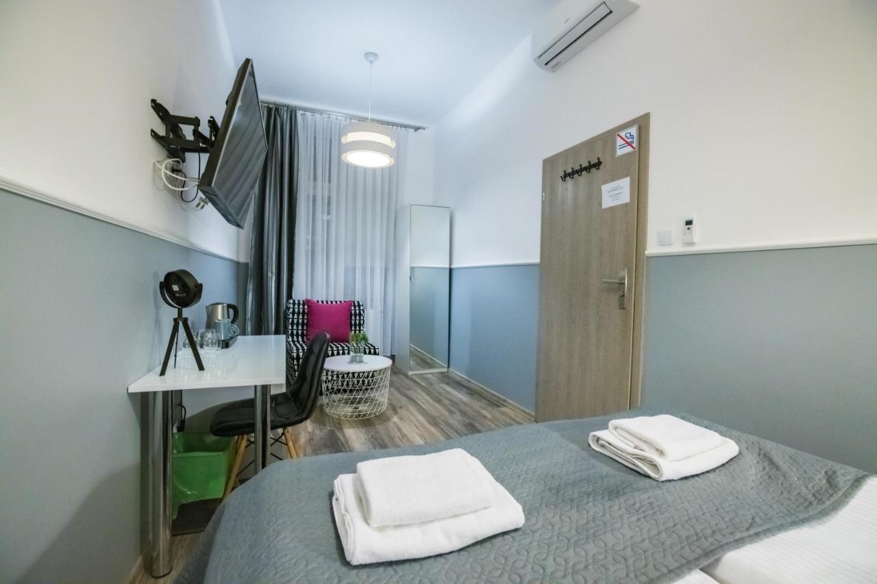 Leo Main Square Apartment