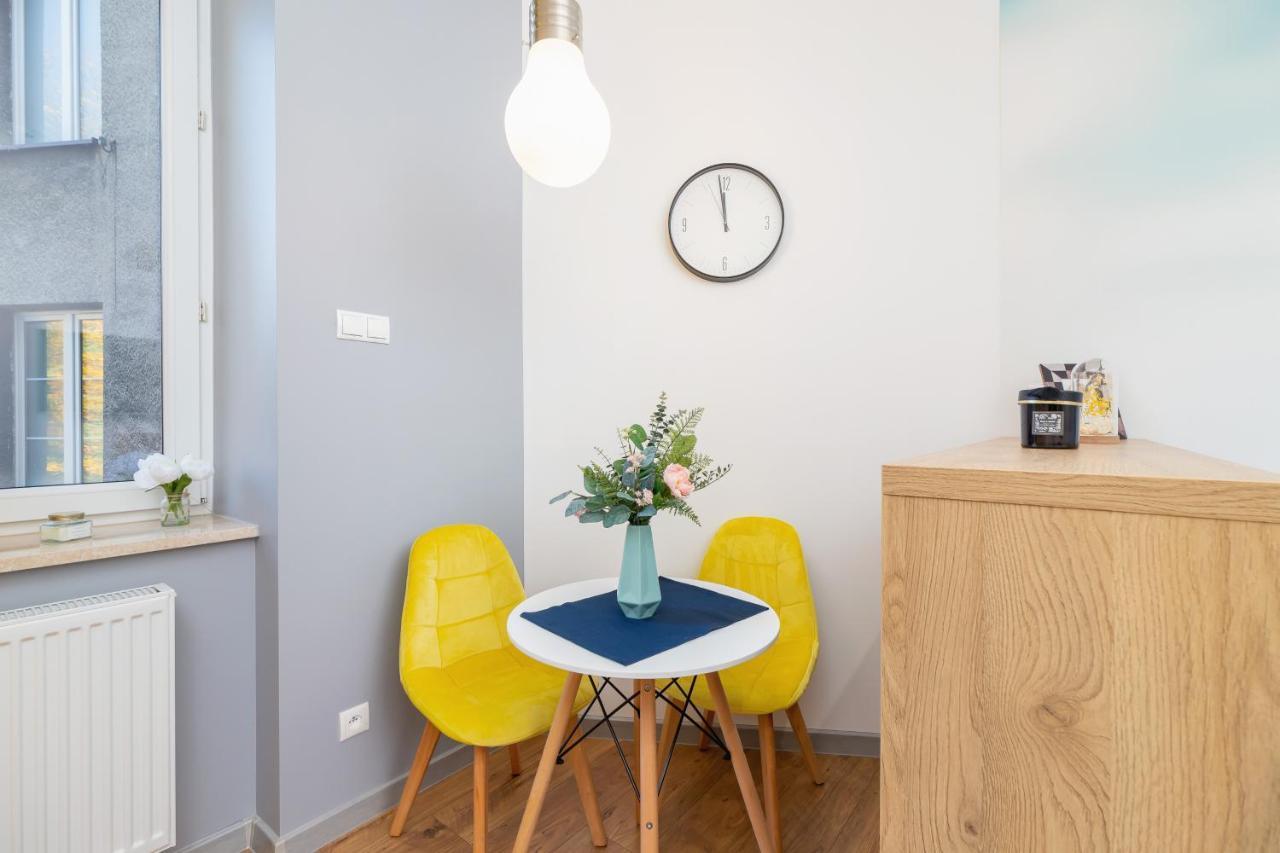 Trendy By Renters Apartment *