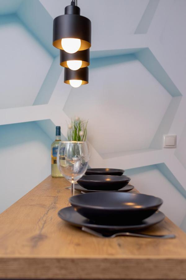 Trendy By Renters Apartment *