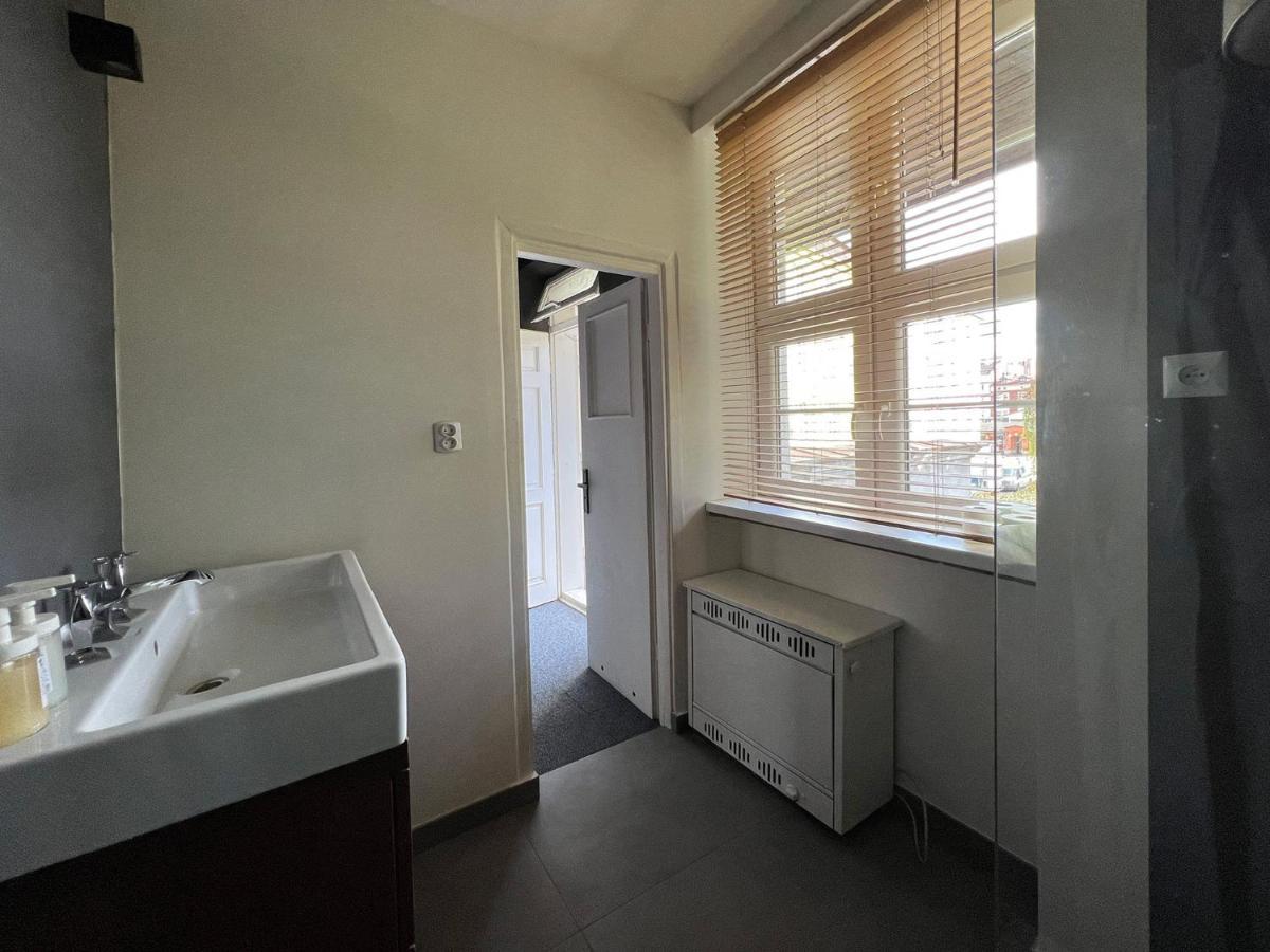 Industrial - Jewish Quarter By Upstairs Apartment *