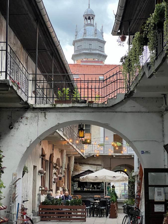 Industrial - Jewish Quarter By Upstairs *