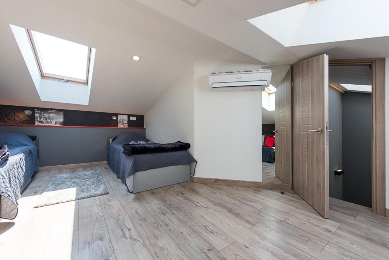 Cozy And Large 62 M2 With Air Conditioning, Old Town Krakow