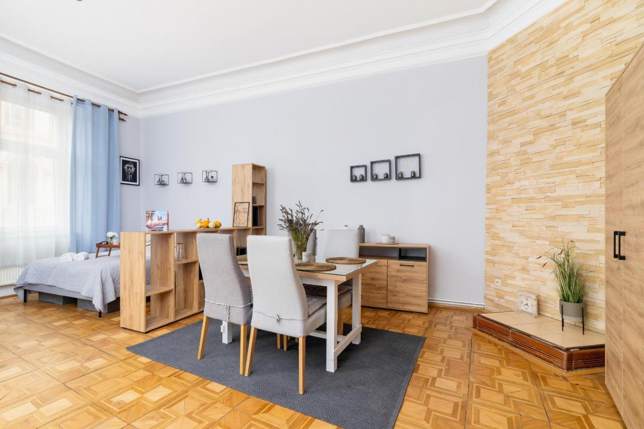 Apartment Podwale Uj Downtown Cracow By Renters