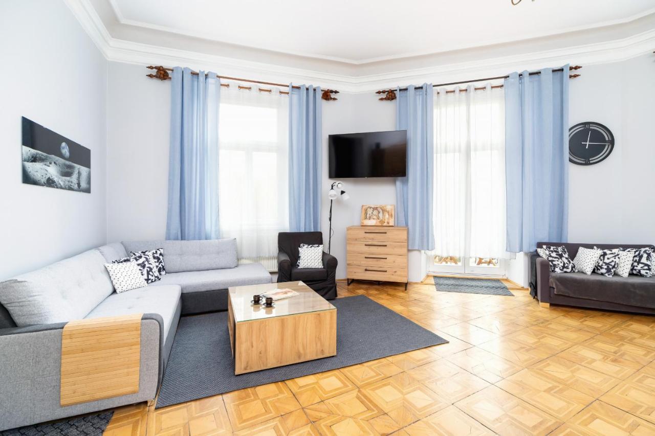 Apartment Podwale Uj Downtown Cracow By Renters