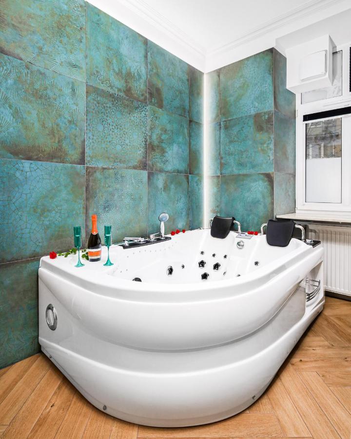 Appartement Jacuzzi & Bike Apartment, *