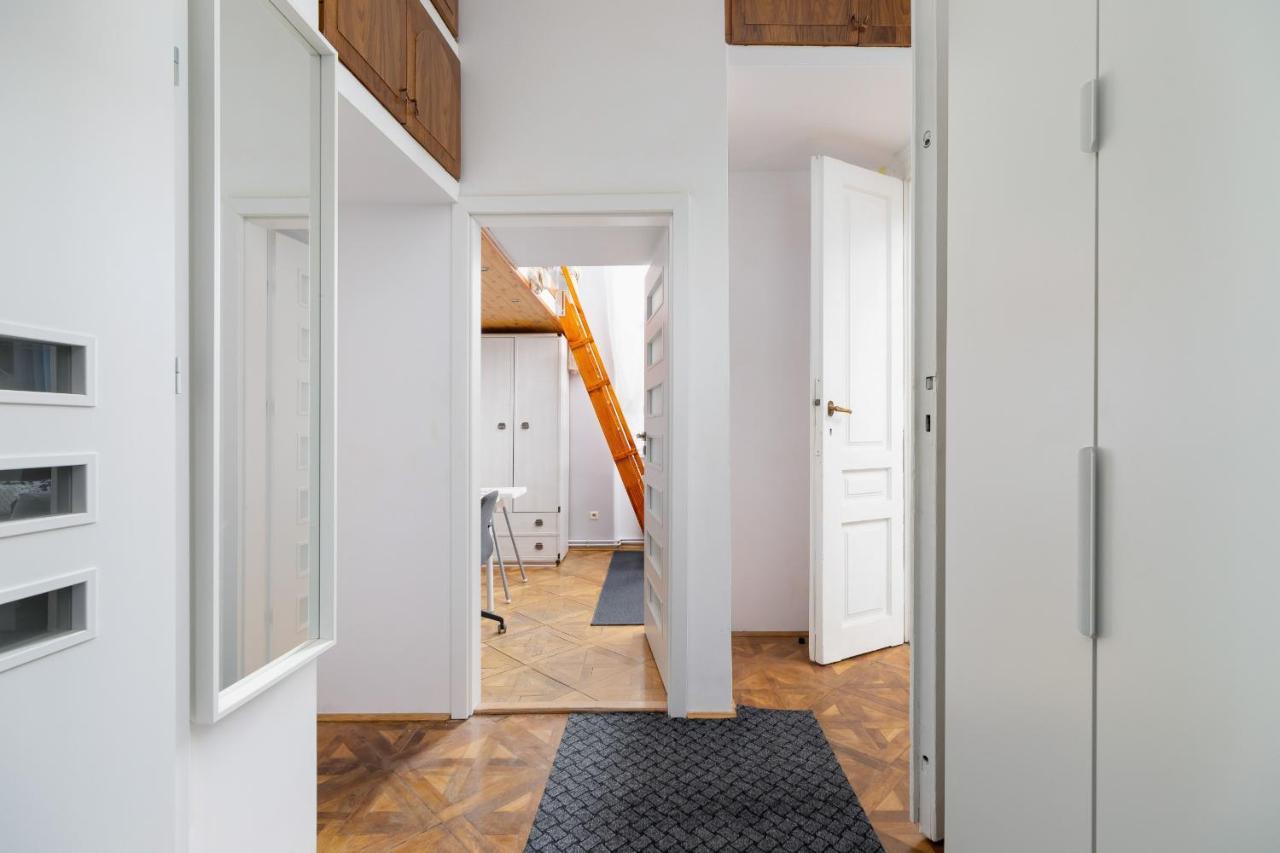 Apartment Podwale Uj Downtown Cracow By Renters *
